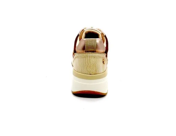 Deportivas Carmela 161422 beige para mujer