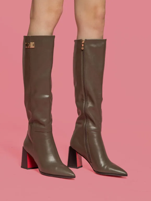 Laura Biagiotti Botas puntiagudas con tacones.