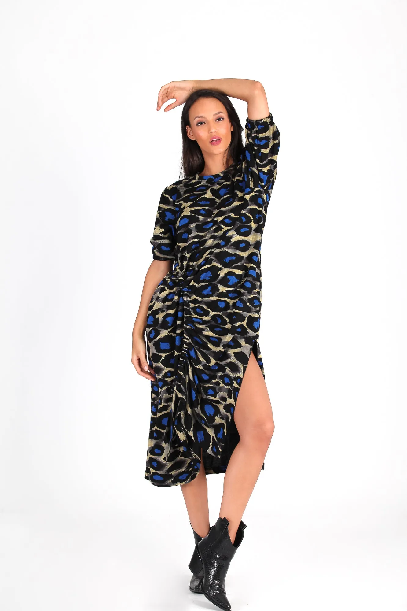 Vestido midi fruncido print azul