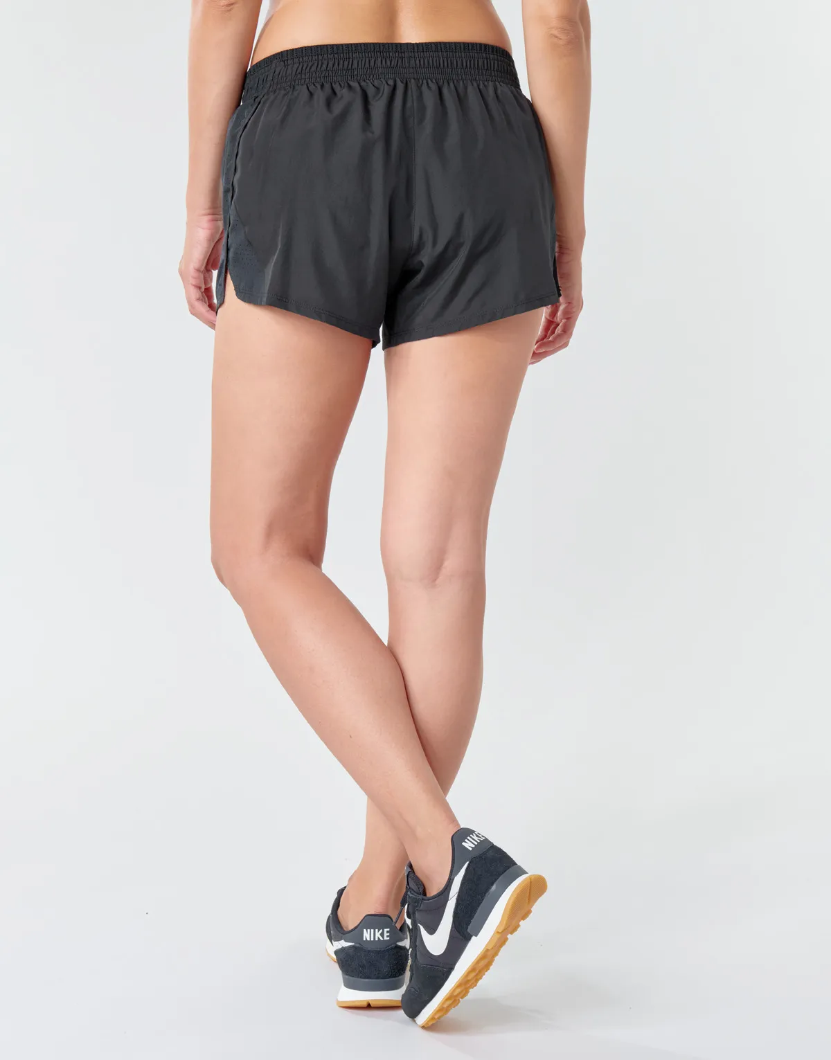 W NK 10K SHORT