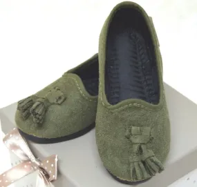 Zapatito unisex con borlas terciopelo Verde.